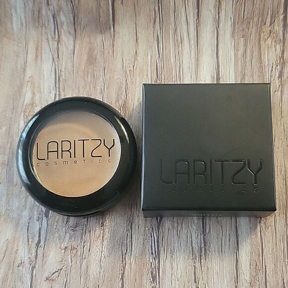 Laritzy Cream Highlighter in Virtue - Picture 1 of 8